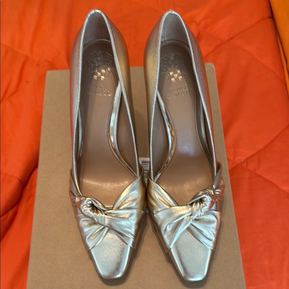 Vince Camuto Gold Heels with Bow Detail - Picture 1 of 16
